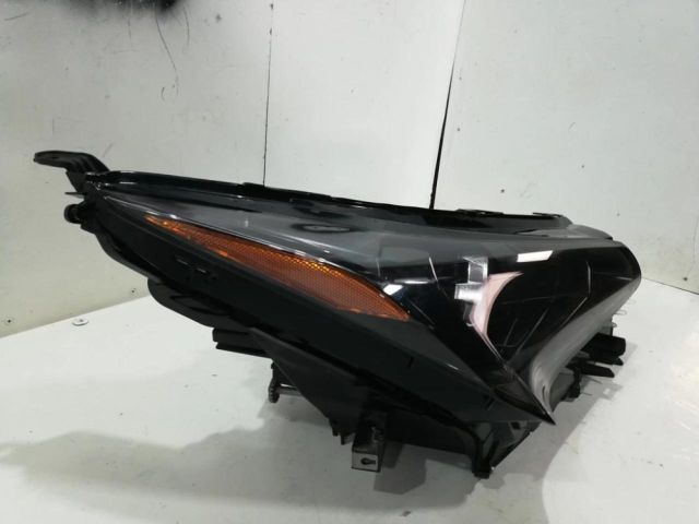 bontott LEXUS NX Jobb Fényszóró