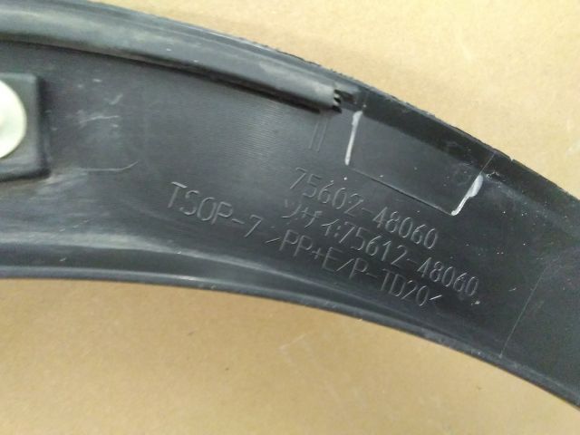 bontott LEXUS RX Bal első Sárvédő Díszléc