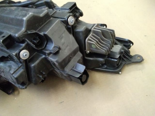 bontott LEXUS RX Bal Fényszóró