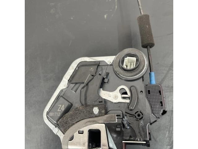 bontott LEXUS RX Bal hátsó Ajtózár