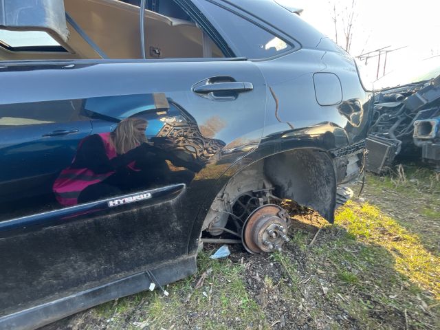 bontott LEXUS RX Bal hátsó Sárvédő