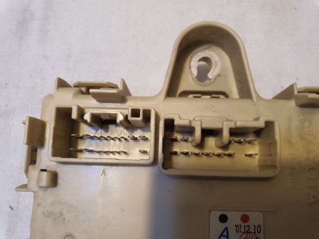 bontott LEXUS RX Biztosítéktábla Utastér