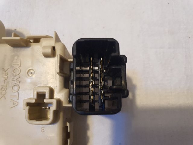 bontott LEXUS RX Biztosítéktábla Utastér