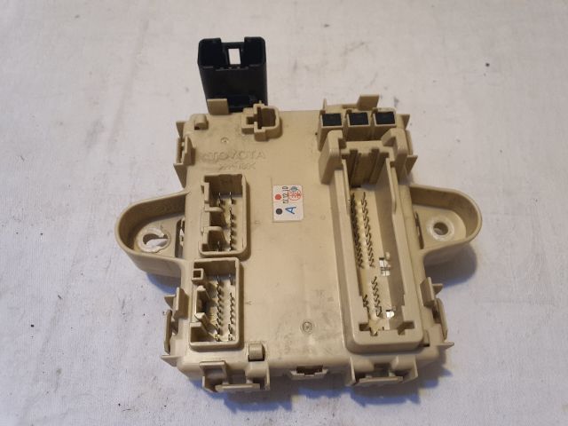 bontott LEXUS RX Biztosítéktábla Utastér