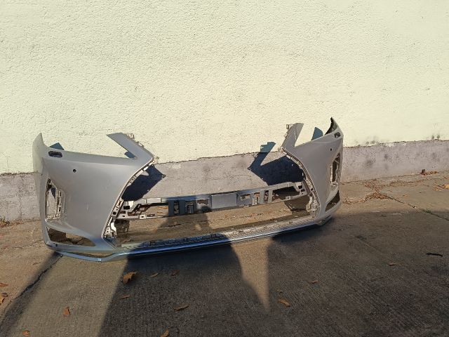 bontott LEXUS RX Első Lökhárító (Részeivel)