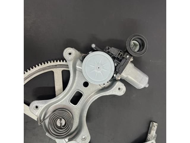 bontott LEXUS RX Jobb első Ablakemelő Szerkezet (Elektromos)