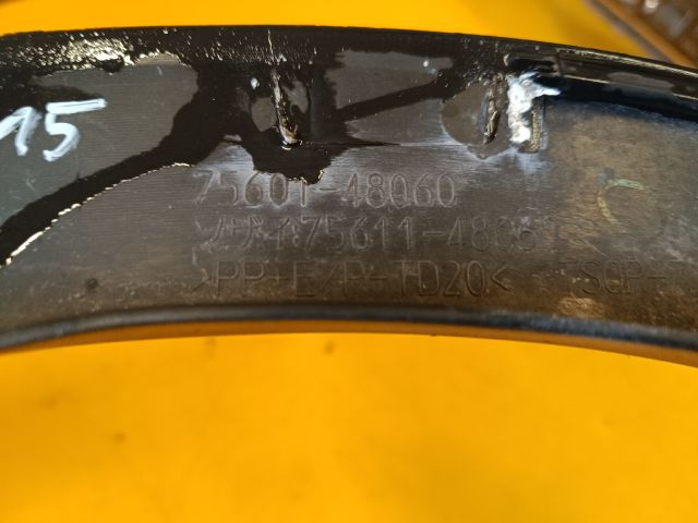 bontott LEXUS RX Jobb első Sárvédő Díszléc