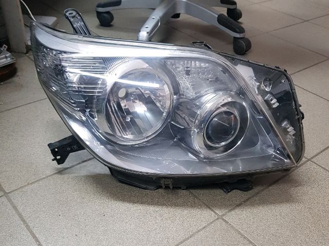 bontott LEXUS RX Jobb Xenon Fényszóró