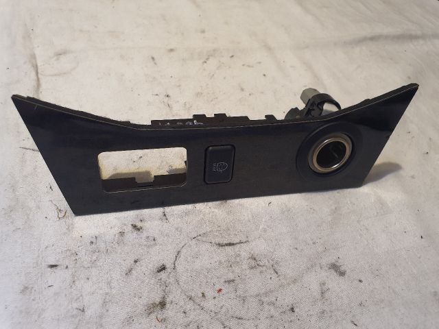 bontott LEXUS RX Szivargyújtó Aljzat