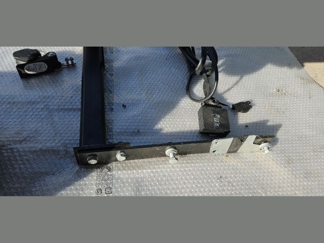 bontott LEXUS UX Vonóhorog