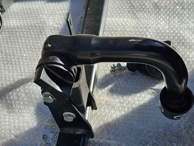 bontott LEXUS UX Vonóhorog