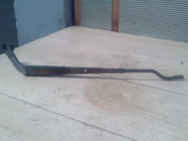 bontott MAHINDRA SCORPIO Jobb első Ablaktörlő Kar