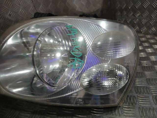 bontott MAHINDRA SCORPIO Jobb Fényszóró