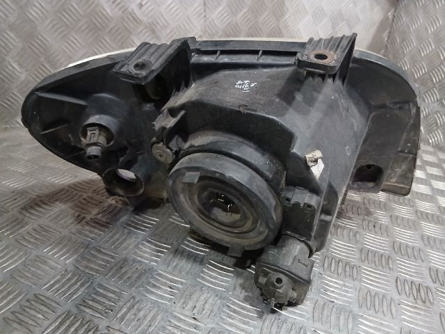 bontott MAHINDRA SCORPIO Jobb Fényszóró