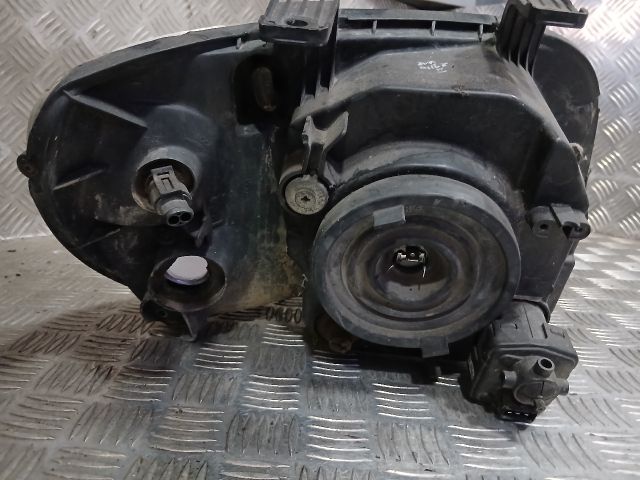 bontott MAHINDRA SCORPIO Jobb Fényszóró