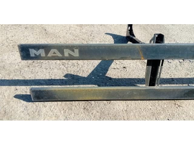 bontott MAN TGL Bal hátsó Lökhárító Merevítő (Fém)