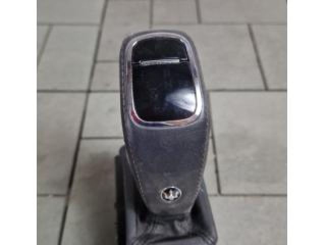 bontott MASERATI LEVANTE Váltó Kulissza