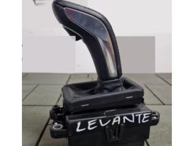 bontott MASERATI LEVANTE Váltó Kulissza