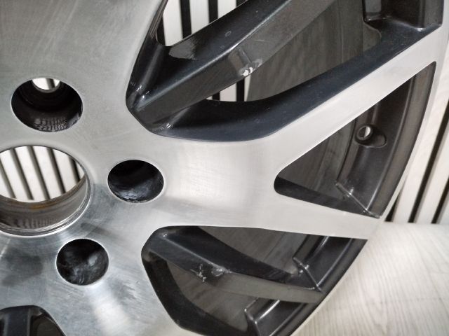 bontott MASERATI LEVANTE Alufelni (1 db)