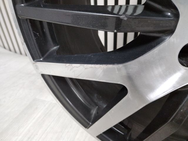 bontott MASERATI LEVANTE Alufelni (1 db)