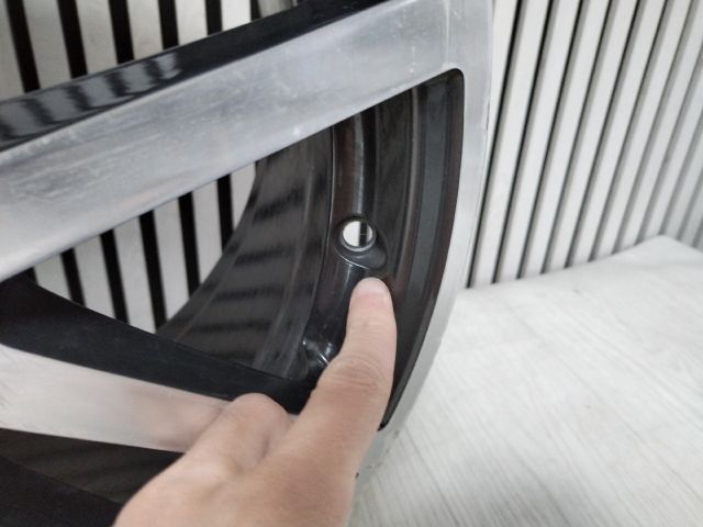 bontott MASERATI LEVANTE Alufelni (1 db)