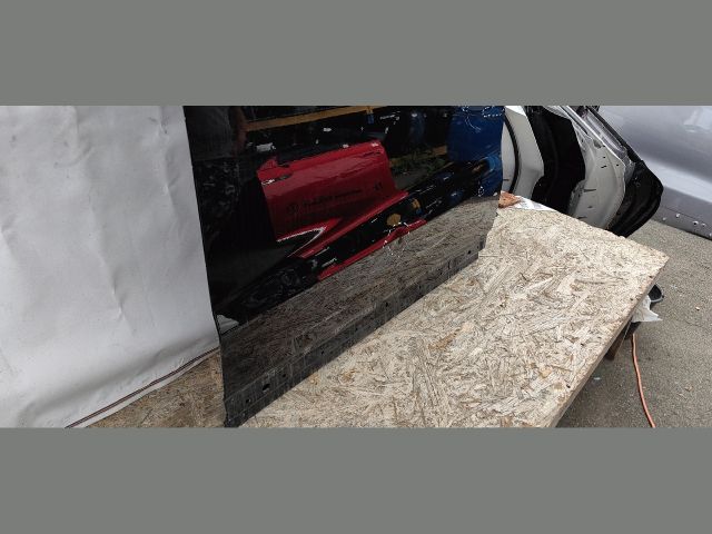 bontott MASERATI LEVANTE Bal első Ajtó (Üres lemez)