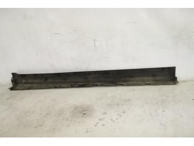 bontott MASERATI LEVANTE Bal első Küszöb Díszléc