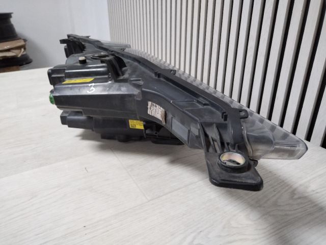 bontott MASERATI LEVANTE Bal Fényszóró