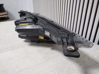 bontott MASERATI LEVANTE Bal Fényszóró