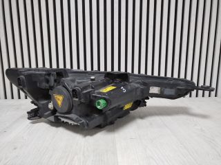 bontott MASERATI LEVANTE Bal Fényszóró