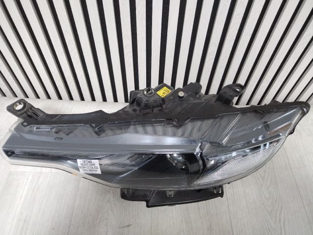 bontott MASERATI LEVANTE Bal Fényszóró