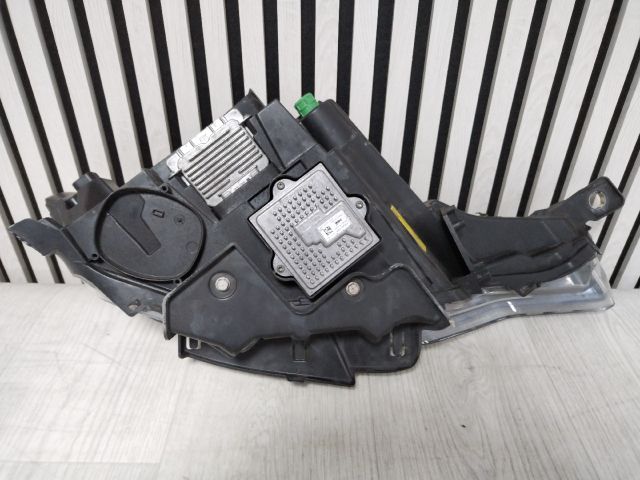 bontott MASERATI LEVANTE Bal Fényszóró