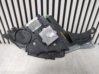 bontott MASERATI LEVANTE Bal Fényszóró