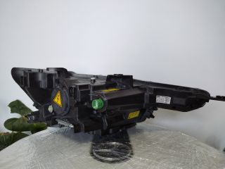 bontott MASERATI LEVANTE Bal Fényszóró