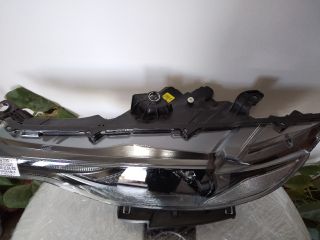 bontott MASERATI LEVANTE Bal Fényszóró