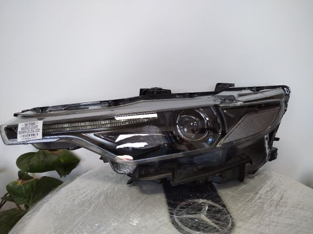 bontott MASERATI LEVANTE Bal Fényszóró