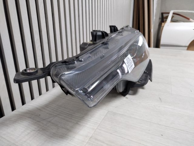 bontott MASERATI LEVANTE Bal Fényszóró