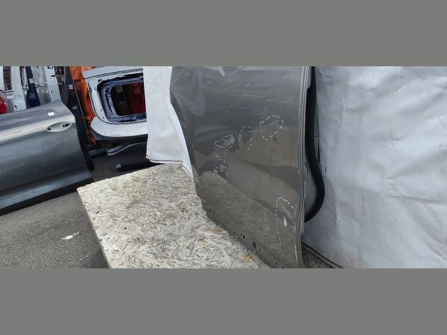 bontott MASERATI LEVANTE Bal hátsó Ajtó (Üres lemez)