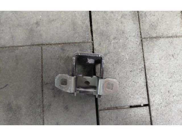 bontott MASERATI LEVANTE Csomagtérajtó Zsanér