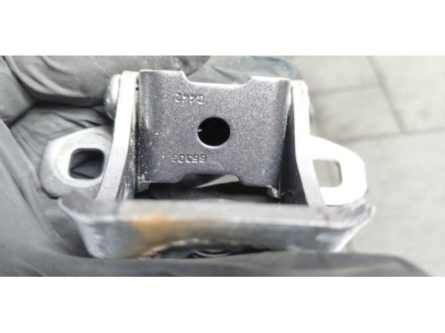 bontott MASERATI LEVANTE Csomagtérajtó Zsanér