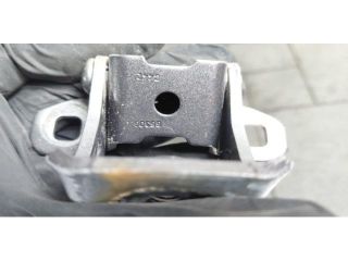 bontott MASERATI LEVANTE Csomagtérajtó Zsanér