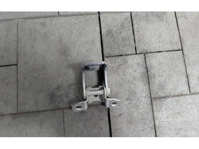 bontott MASERATI LEVANTE Csomagtérajtó Zsanér