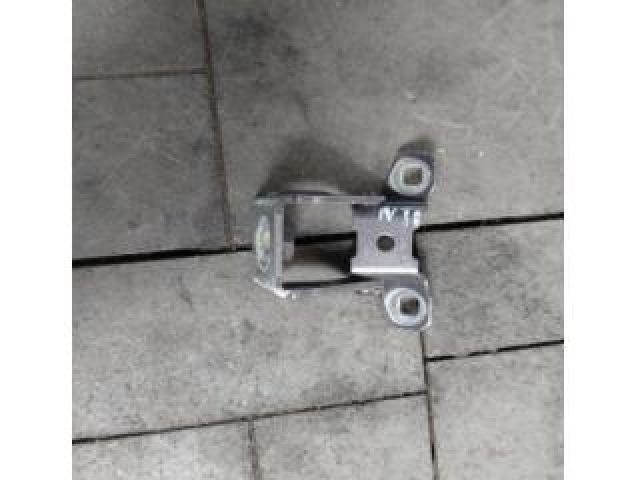 bontott MASERATI LEVANTE Csomagtérajtó Zsanér