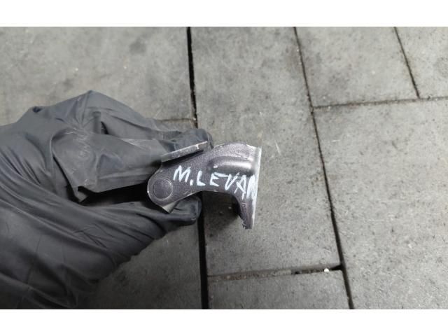 bontott MASERATI LEVANTE Csomagtérajtó Zsanér