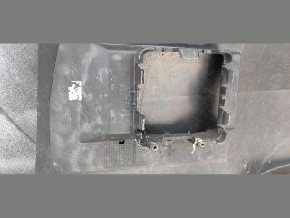 bontott MASERATI LEVANTE Hátsó Lökhárító (Üresen)