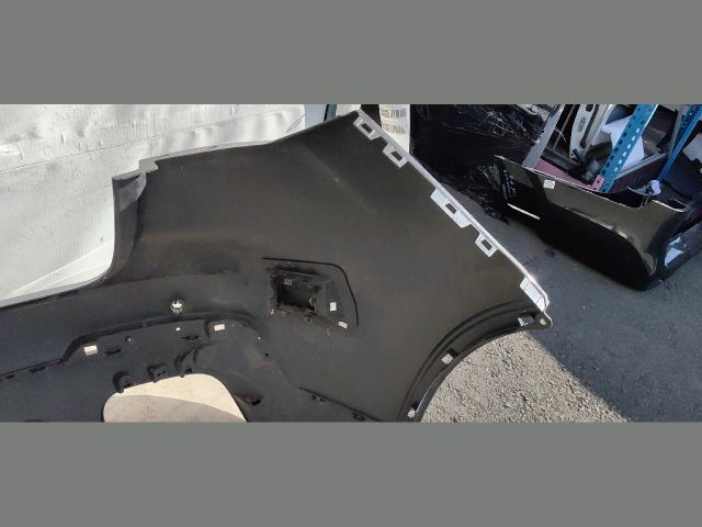 bontott MASERATI LEVANTE Hátsó Lökhárító (Üresen)