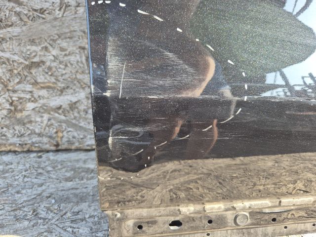 bontott MASERATI LEVANTE Jobb első Ajtó (Üres lemez)