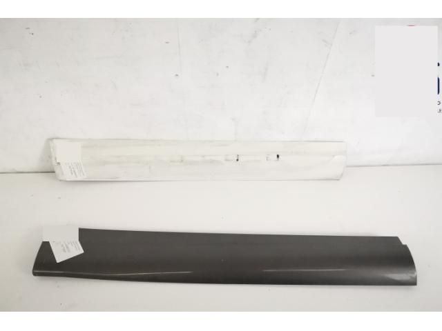 bontott MASERATI LEVANTE Jobb hátsó Ajtó Díszléc