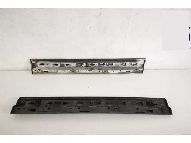 bontott MASERATI LEVANTE Jobb hátsó Ajtó Díszléc