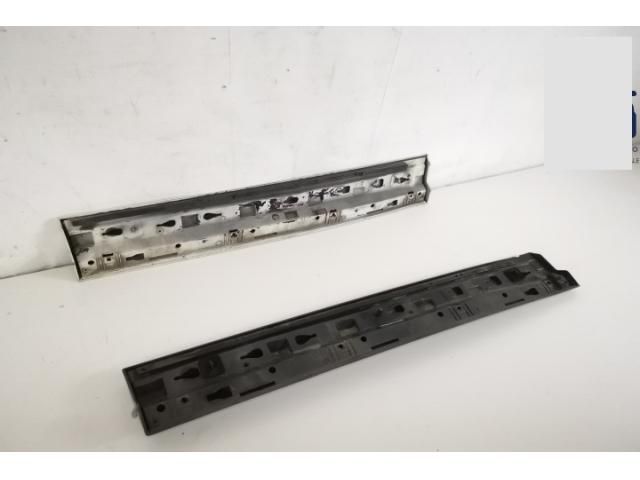 bontott MASERATI LEVANTE Jobb hátsó Ajtó Díszléc